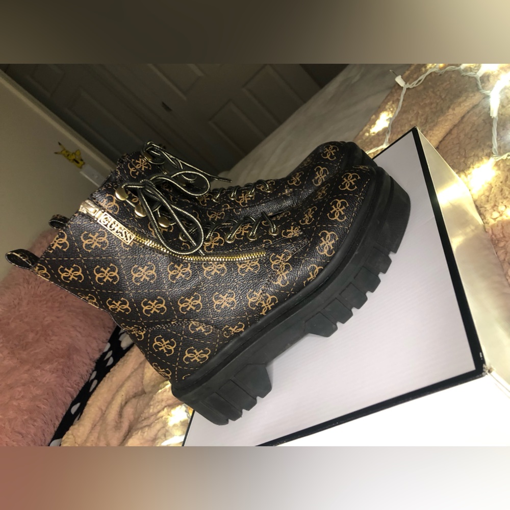 GUESS BOOTS